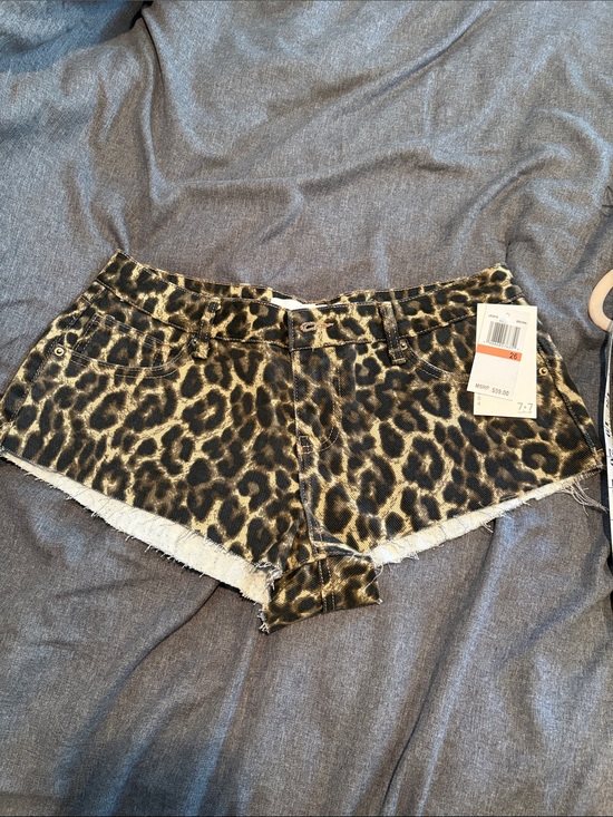 Seven7 Pants - Leopard Print Denim Cutoff Shorts - Women's Animal Print 26